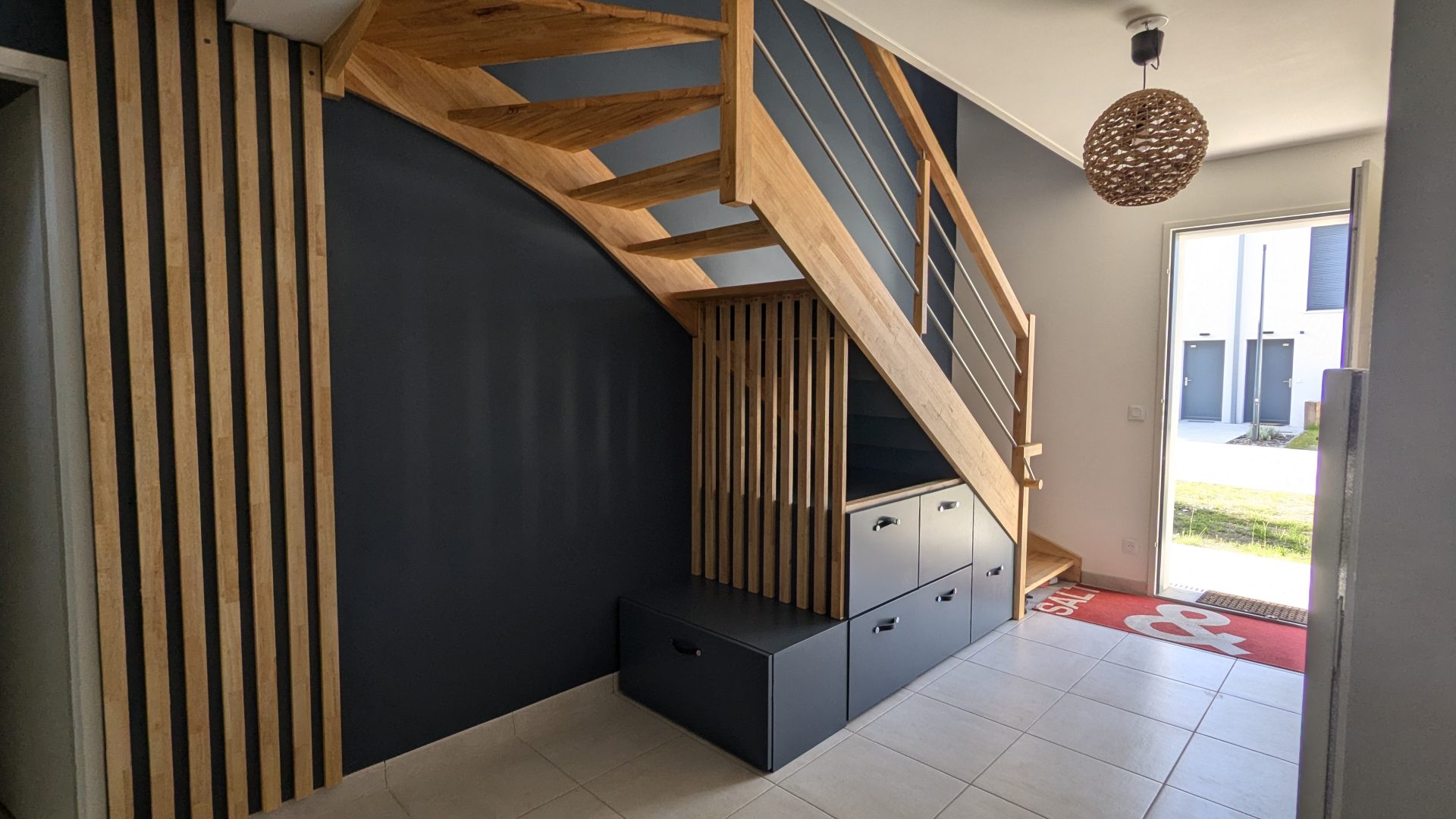 Séjour T2 locatif aménagé par Coconfort